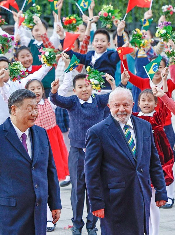 Imagem colorida mostra Lula e Xi Jinping - Metrópoles