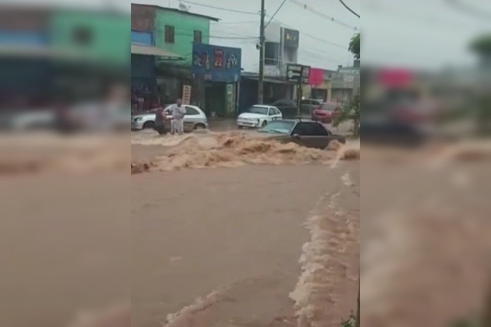 V Deo Temporal Causa Alagamento E Estragos Em Ceil Ndia Metr Poles