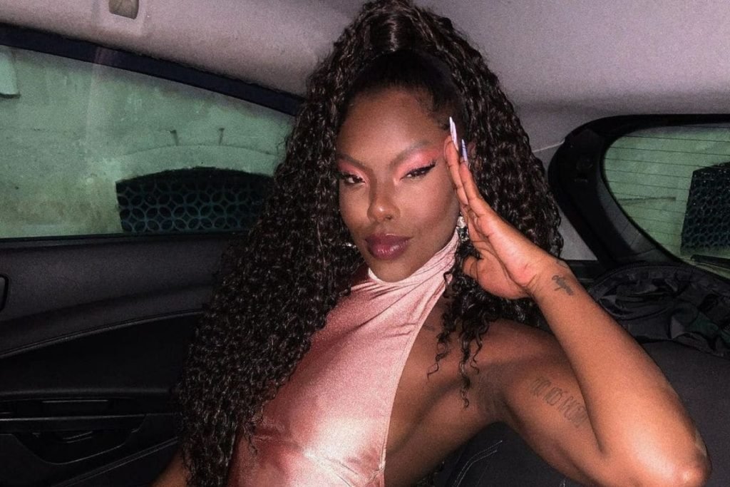 Foto colorida de Suelen Gervásio de blusa rosa - Metrópoles