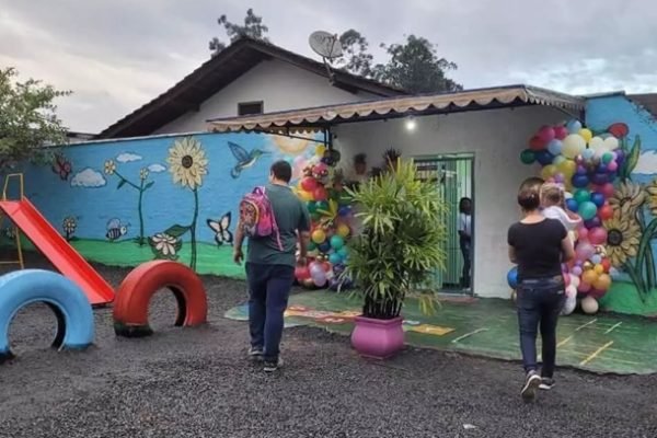 Policiamento será reforçado para retorno às aulas na creche Cantinho do Bom  Pastor, em SC - Diário da Borborema
