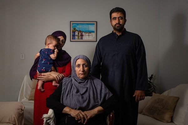 Afegãos refugiados lutam para viver e manter a religião longe de casa
