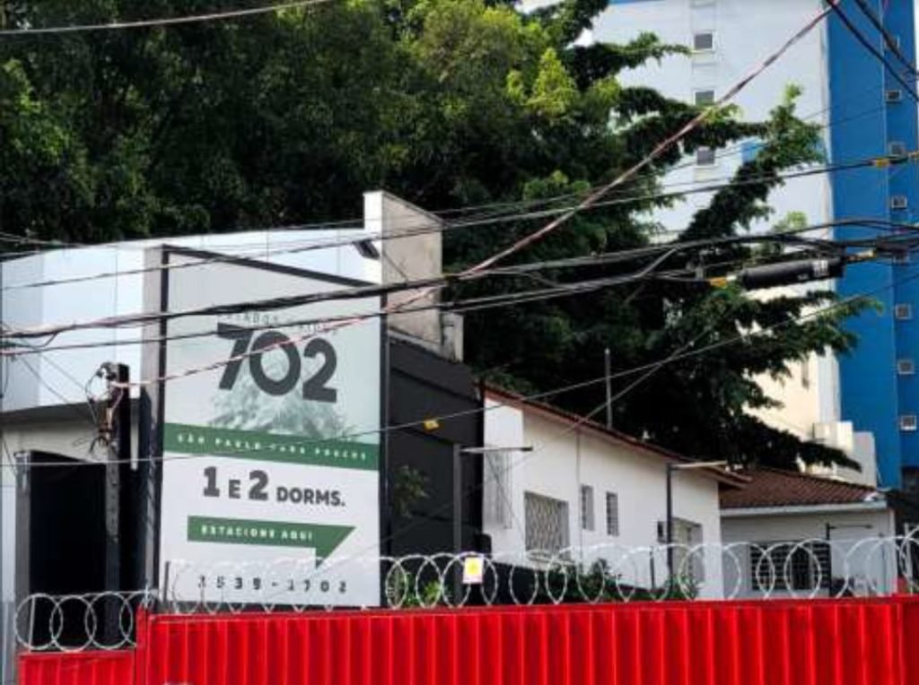Além das unidades residenciais, o empreendimento prometia oferecer serviços como personal chef e massagista