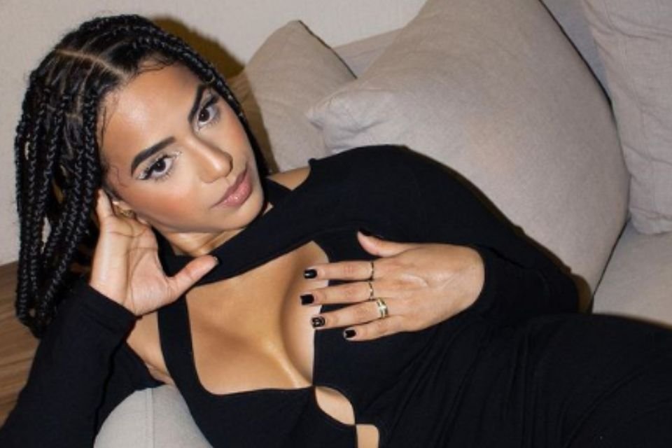 Mirella Santos de tranças