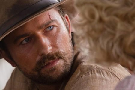 Brandon Sklenar entra para o elenco de É Assim que Acaba como Atlas
