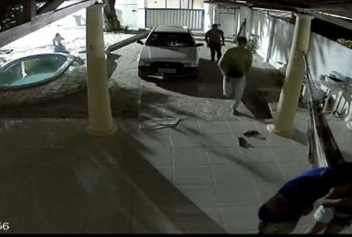 Vídeo: bandidos invadem residência e fazem arrastão em João Pessoa