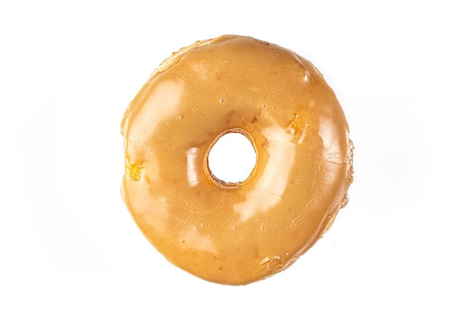 Glazed donuts em fundo branco - Metrópoles