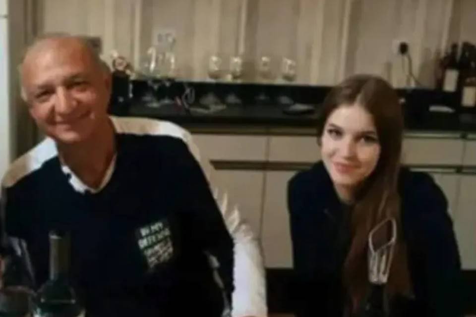 Imagem mostra prefeito de Araucária e a adolescente de 16 anos, com que casou - Metrópoles