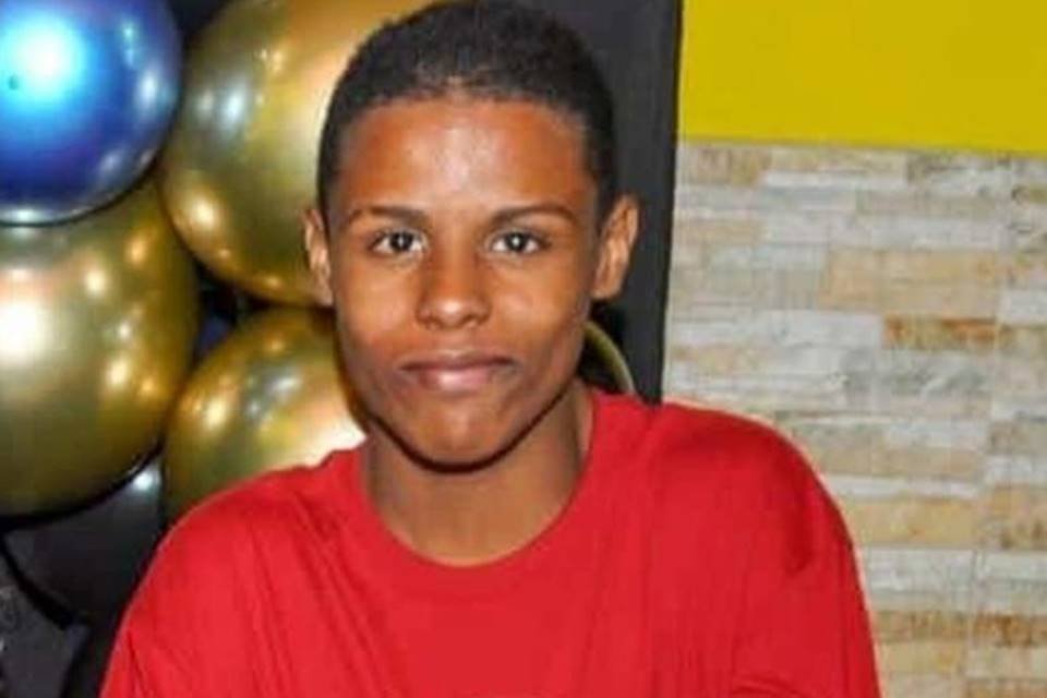 Foto colorida de jovem que morreu após cair de BRT no Rio de Janeiro - Metrópoles