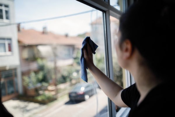 trabalhadora_domestica-janela