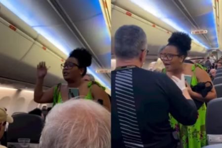 Imagem colorida: mulher discute com homem em avião - Metrópoles
