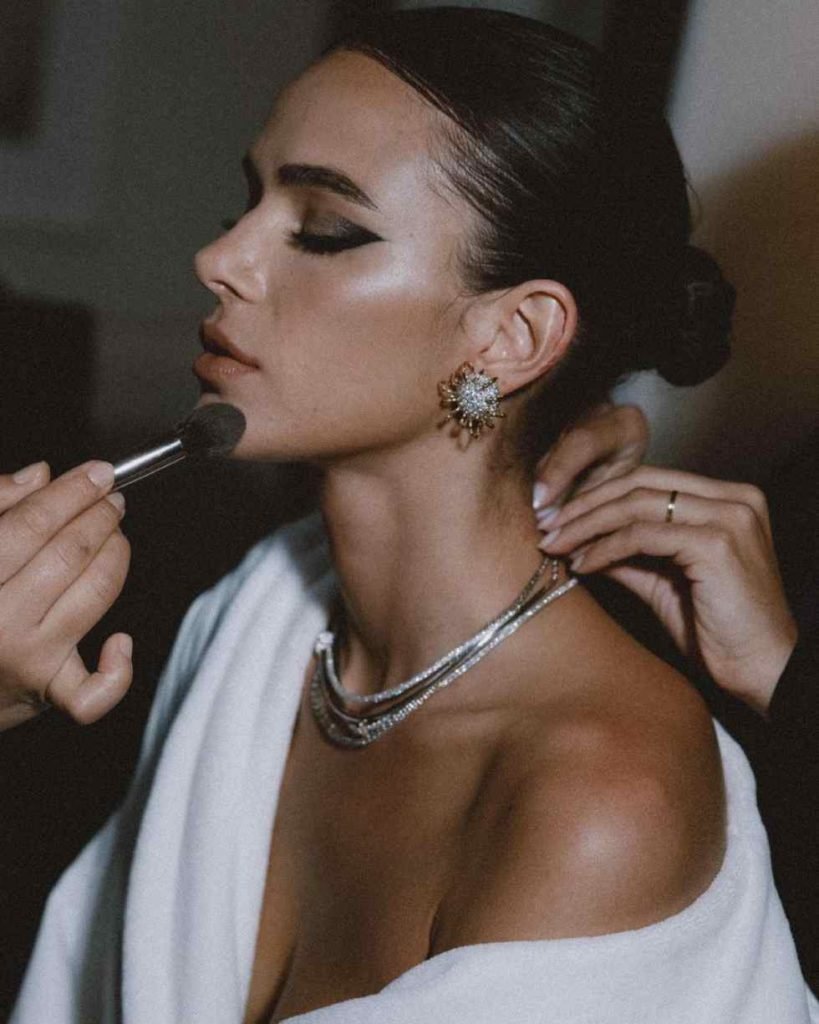 Bruna Marquezine usa mais de R$1 milhão em joias para evento em NY