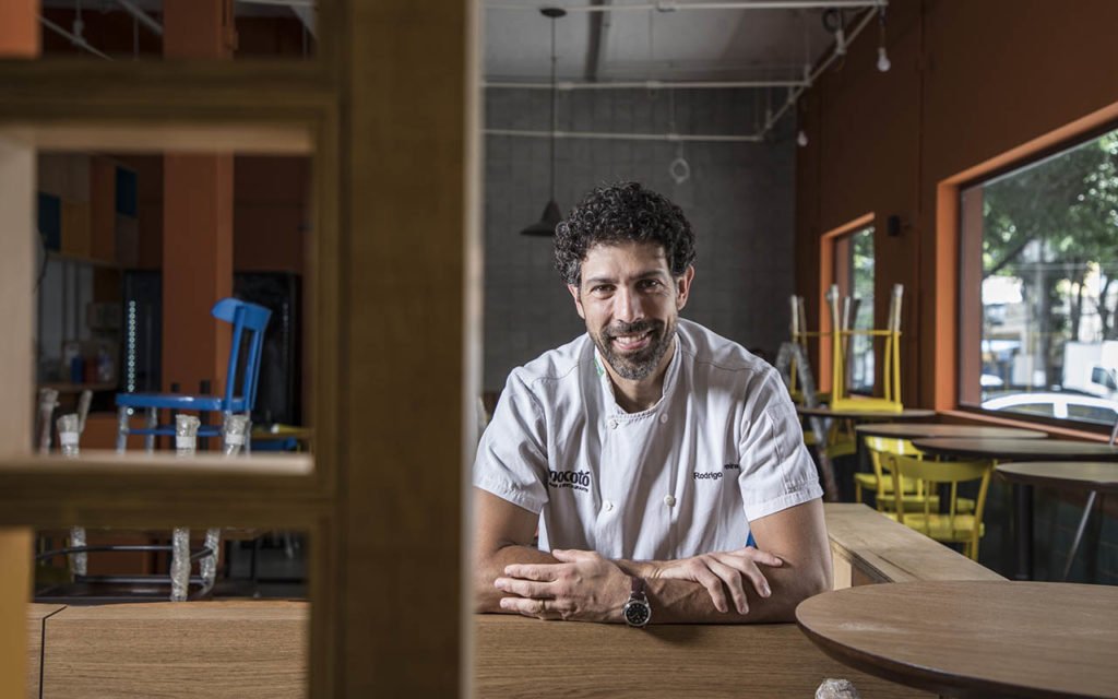 Chef Rodrigo Oliveira, no restaurante Mocotó, em SP, é o novo jurado do Masterchef Brasil 2023