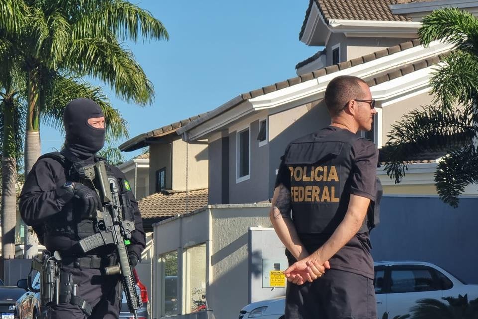 Brasil: Polícia Federal monta operação que teve como alvo Bolsonaro e seus  fiéis - Expresso
