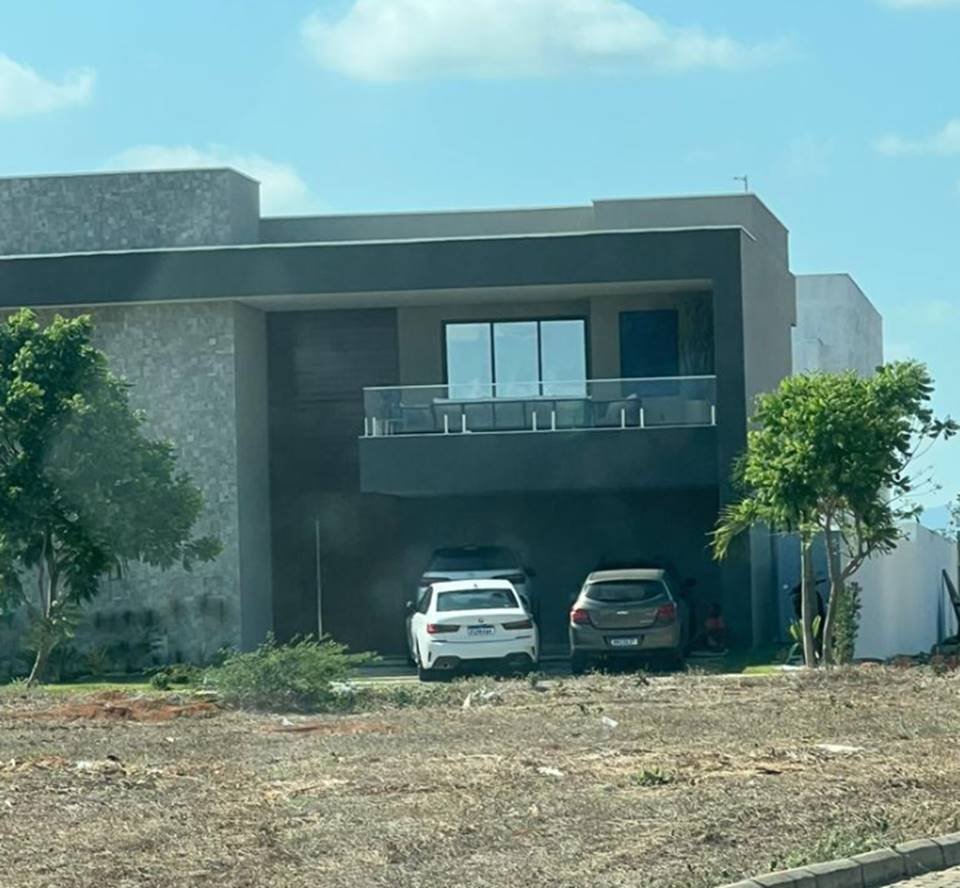 Fachada de casa de luxo