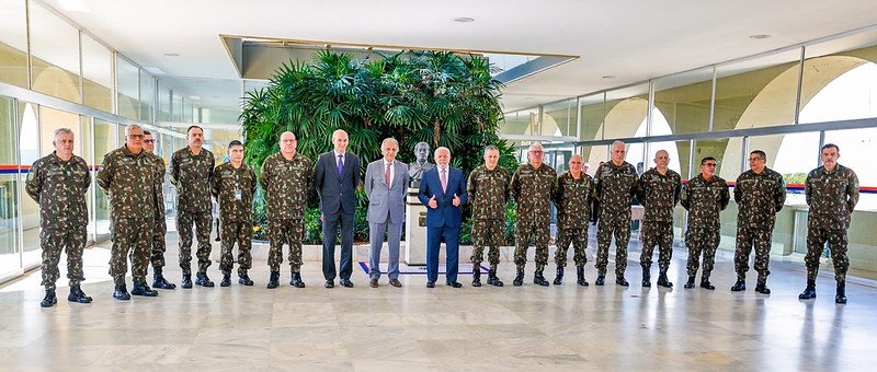 Presidente Lula almoçou com generais do Alto Comando do Exército na quarta-feira (3/5)