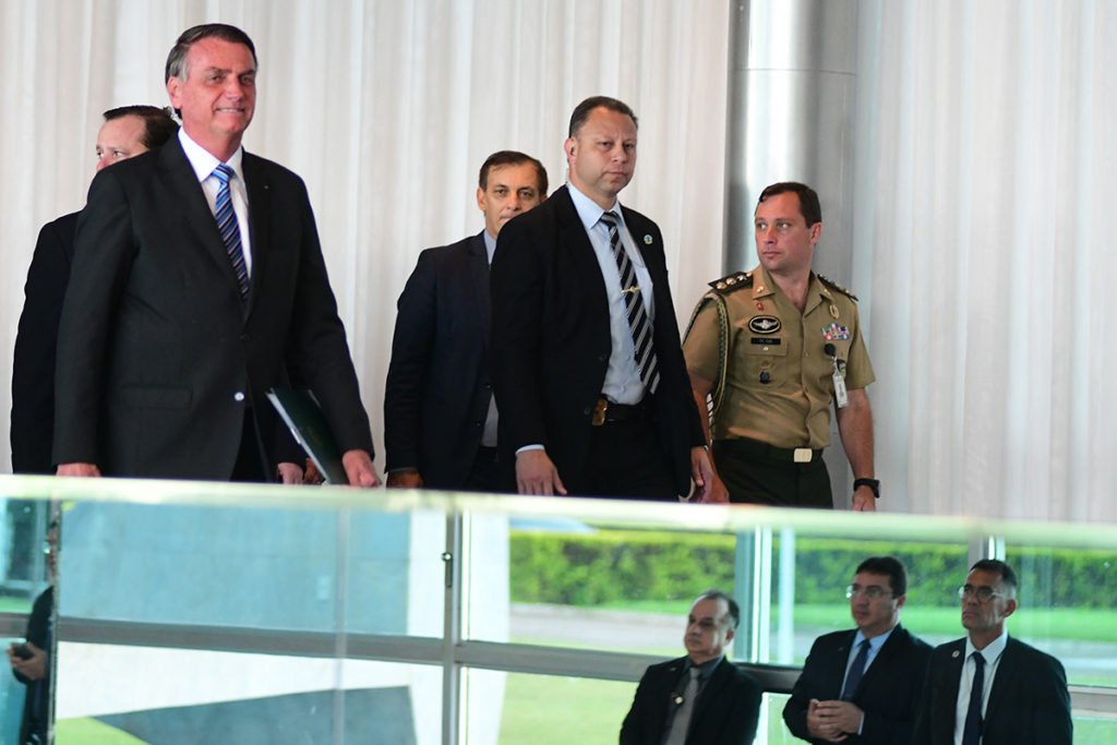 O tenente-coronel Mauro Cid e Presidente Bolsonaro na rampa do palacio alvorada