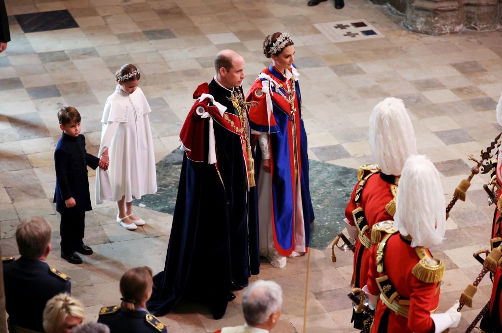 Coroação de Charles III: milhares de pessoas acompanharam a cerimônia nas  ruas e houve protestos, Jornal Nacional