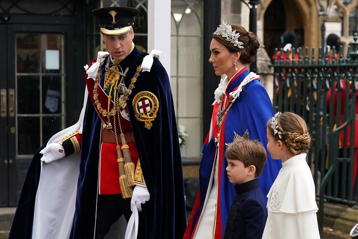 Caras  A cumplicidade dos príncipes Charlotte e Louis na coroação