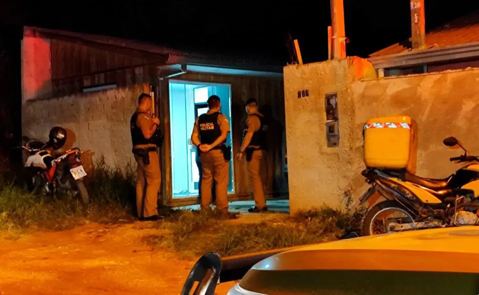 Em Curitiba, Homem é Morto Dentro De Casa Com 31 Tiros | Metrópoles