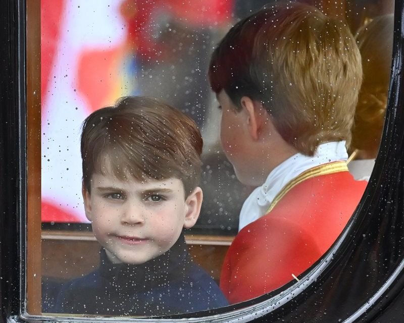 Caras  A cumplicidade dos príncipes Charlotte e Louis na coroação