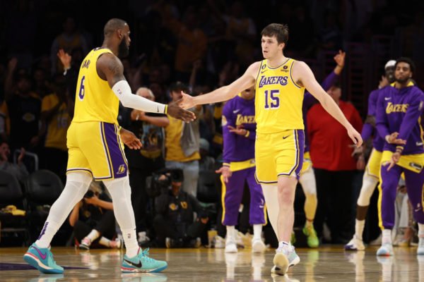 Davis domina e Lakers superam Warriors no primeiro jogo da série