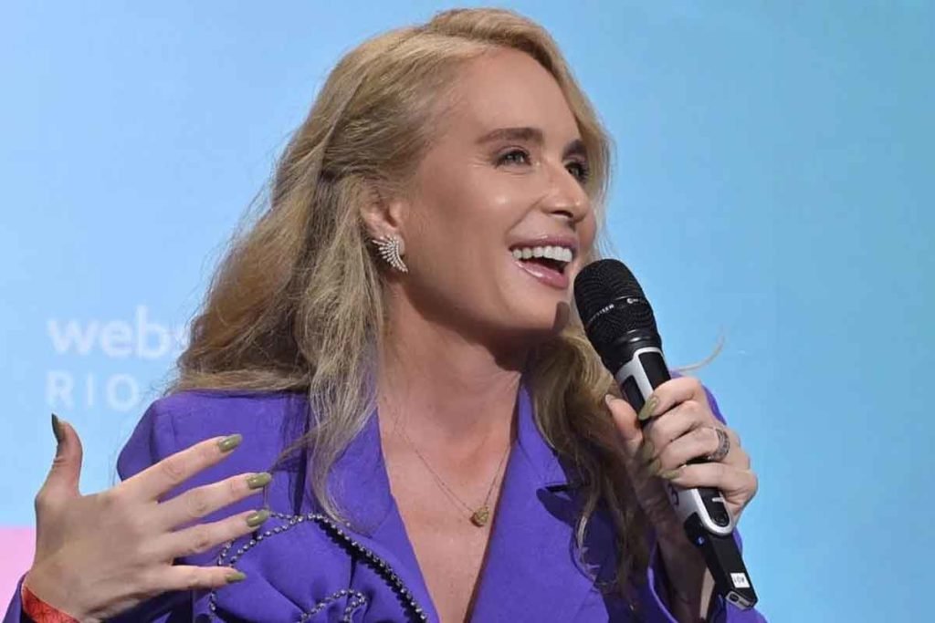 Foto colorida de Angélica em evento - Metrópoles