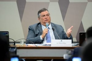 PL das Fake News: Dino defende “regulação democrática” das redes