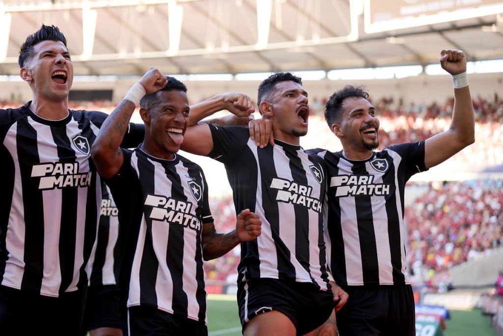 Brasileirão: com gols de Tiquinho Soares, Botafogo bate Fortaleza e segue  líder