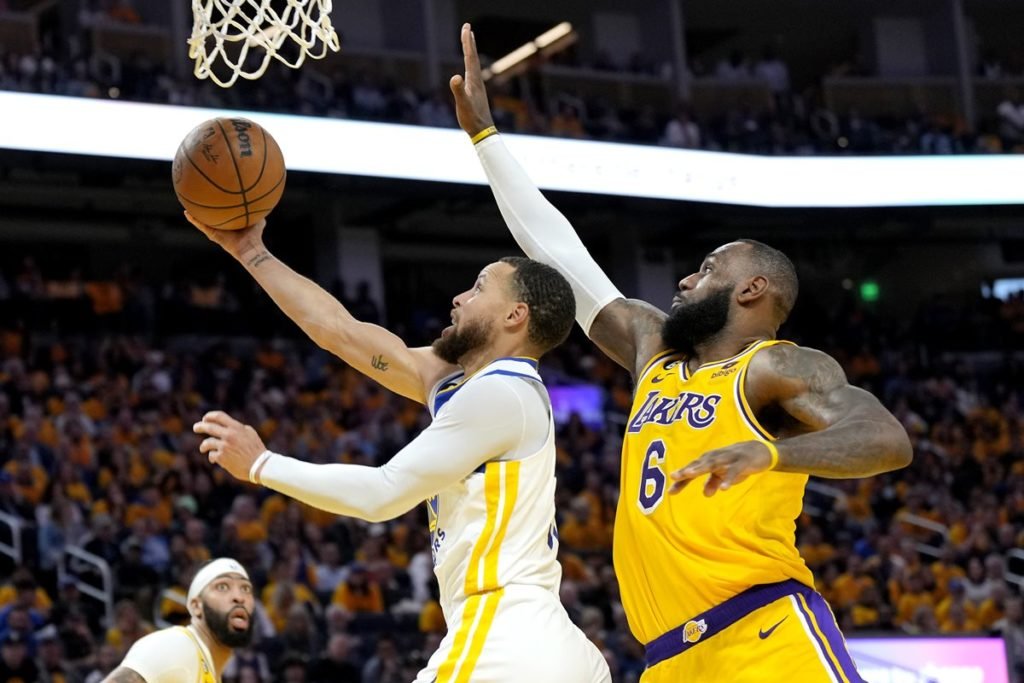 Lakers avançam para as 'meias' na NBA, Warriors forçados a sétimo