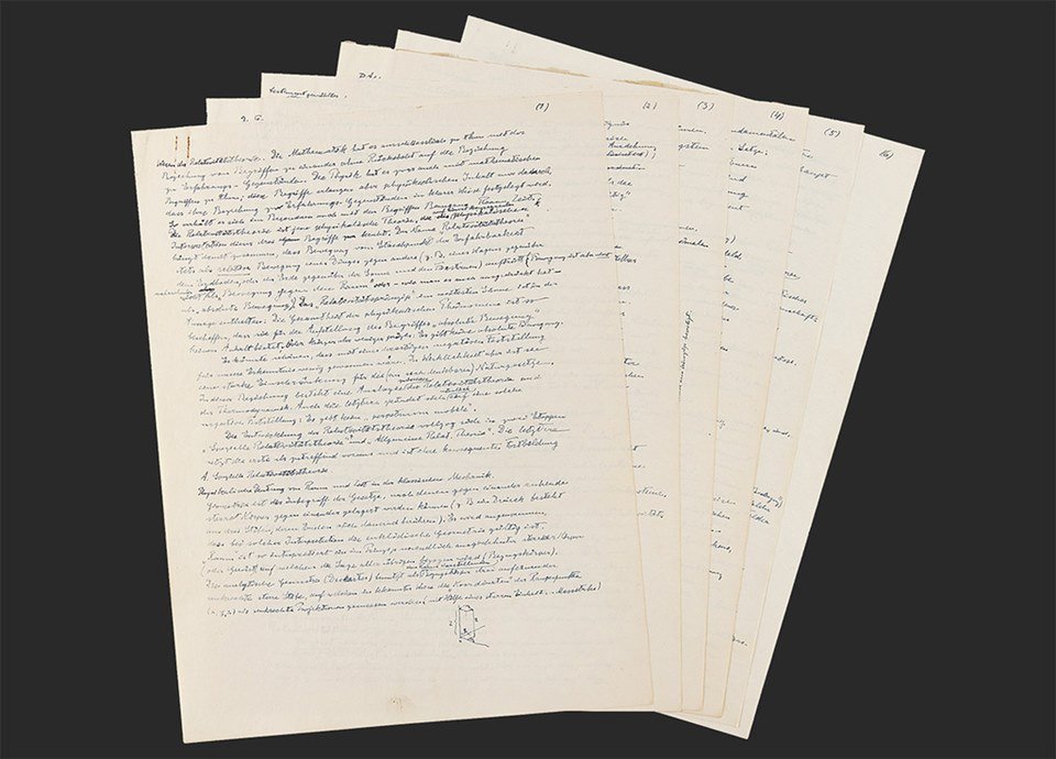 manuscrito de ensaio de Albert Einstein sobre teoria da relatividade - Metrópoles