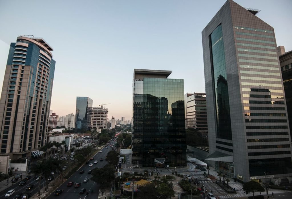 Imagem aérea de prédios na avenida Faria Lima - Metrópoles