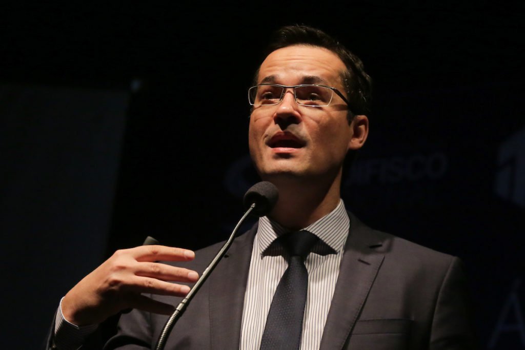 Deltan Dallagnol durante palestra - Metrópoles