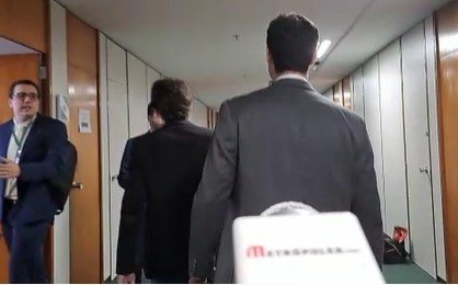 Deltan Dallagnol chega ao seu gabinete / Metrópoles