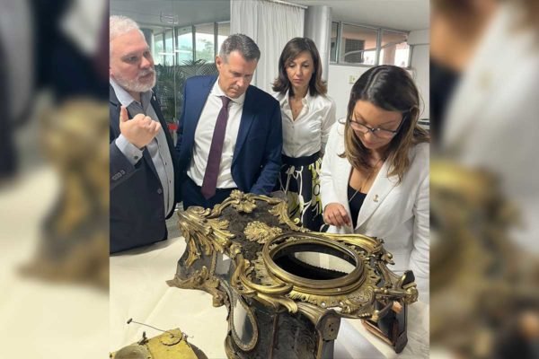 Relógio feito por Balthazar Martinot e trazido ao Brasil por Dom João VI