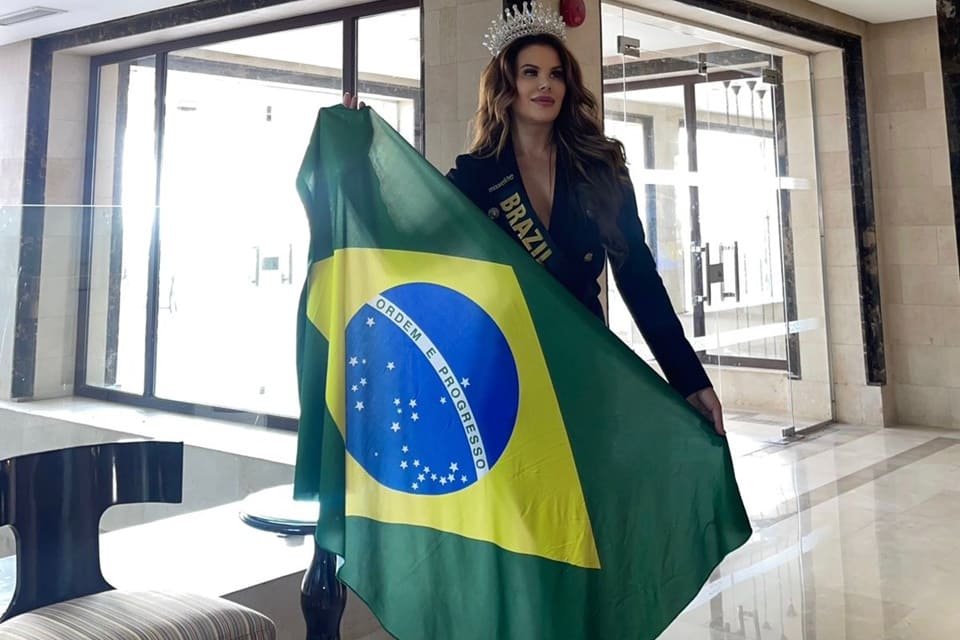 Influencer brasileira Mariani Piaget disputa o Miss Elite World