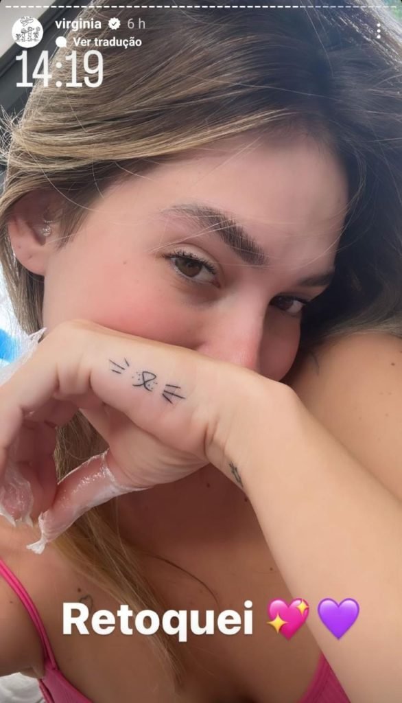 Virginia retoca tatuagens