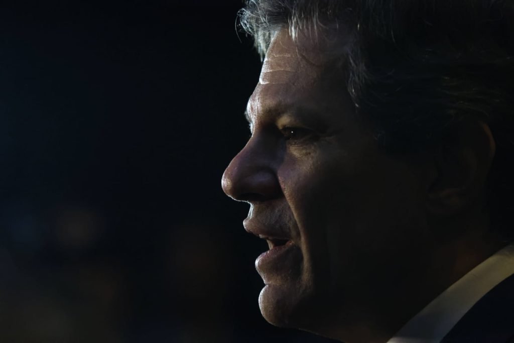 Imagem colorida do ministro Fernando Haddad