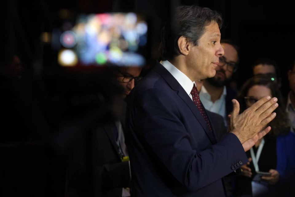 Imagem colorida do ministro Fernando Haddad