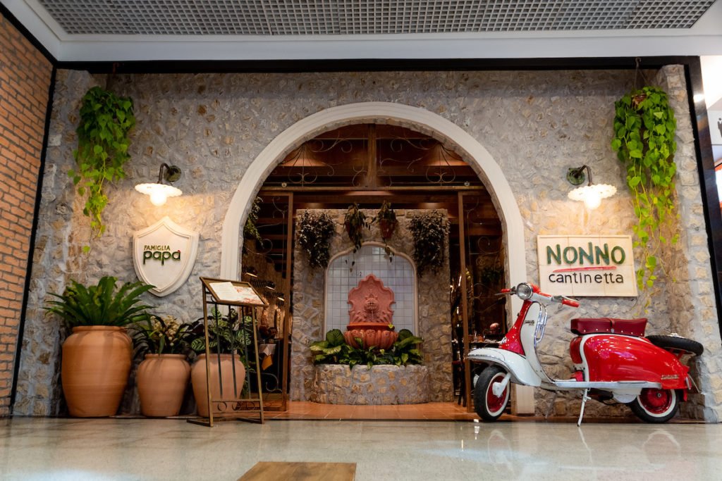 Na foto, a fachada de um restaurante - Metrópoles