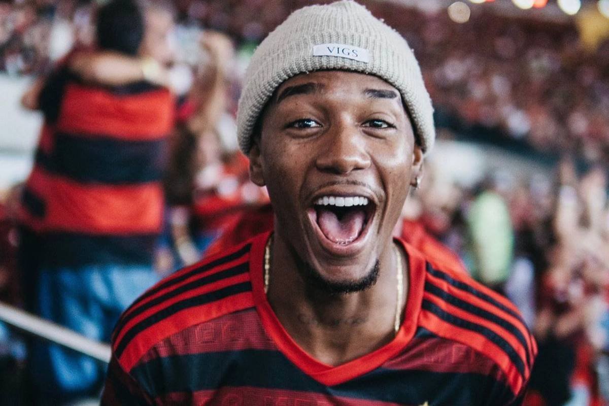 Bryan Sant comemora 2 milhões de seguidores no TikTok Metrópoles