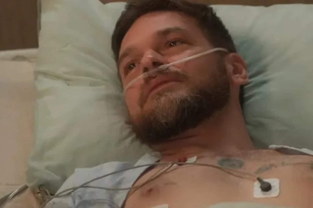 Imagem colorida de Theo, personagem da novela Vai na Fé - Metrópoles