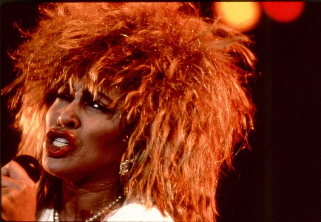 foto colorida da cantora Tina Turner - Metrópoles