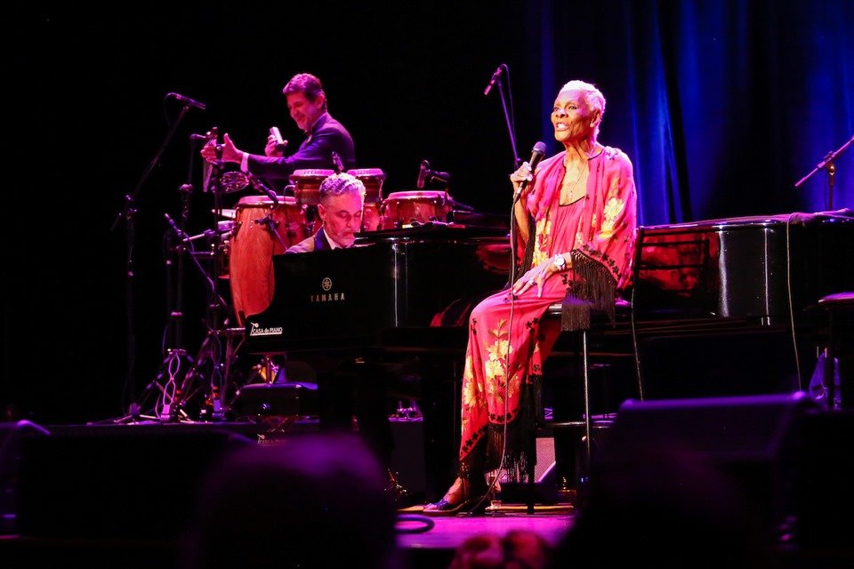 Who is the percussionist of Dionne Warwick from Brasília, who charmed fans at Metropoles Music |  capital Cities