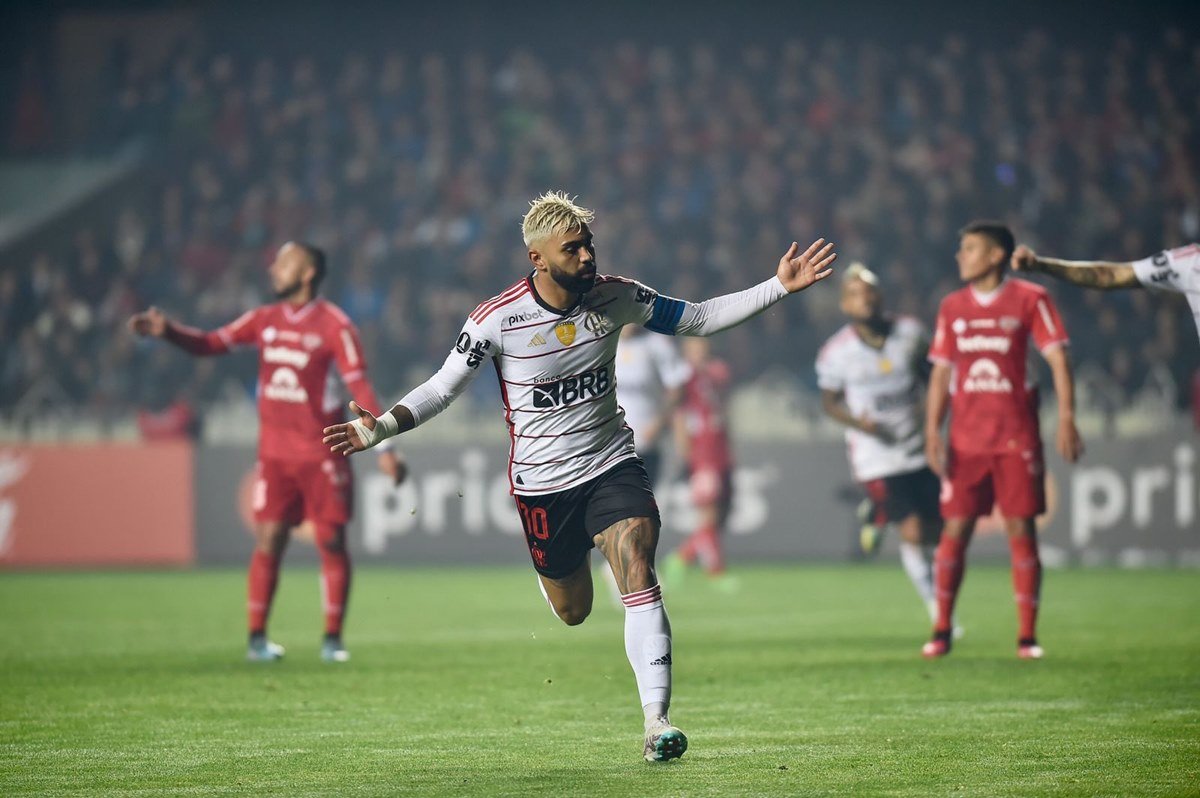 Palmeiras sai na frente, mas cede empate ao Flamengo