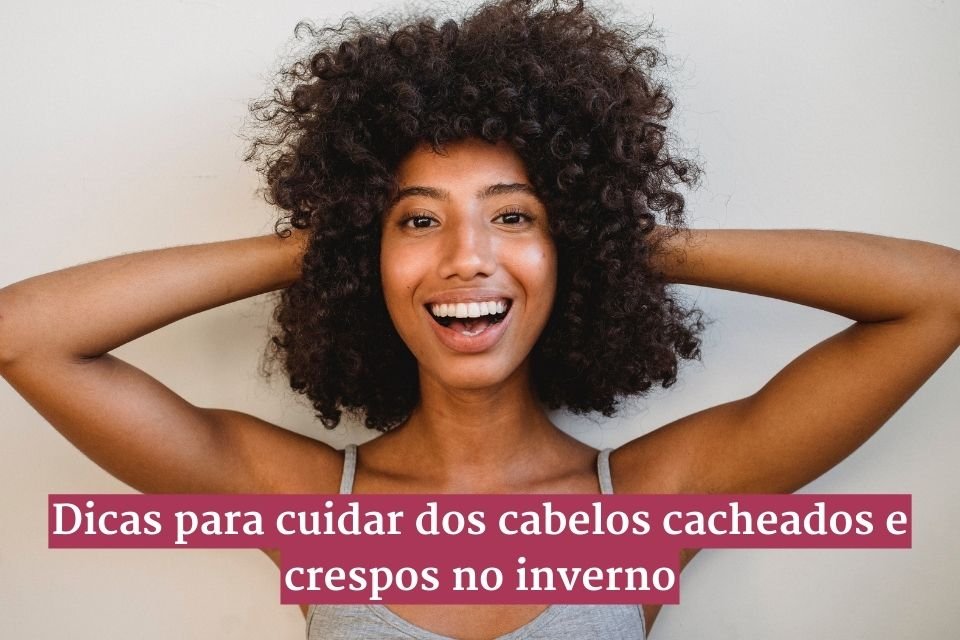 Na foto, uma mulher com cabelos cacheads - Metrópoles