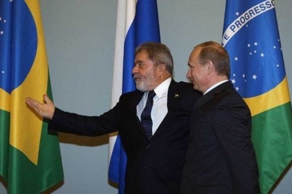 O ex-presidente Lula durante encontro com Vladimir Putin, então primeiro-ministro da Rússia, em Moscou em maio de 2010