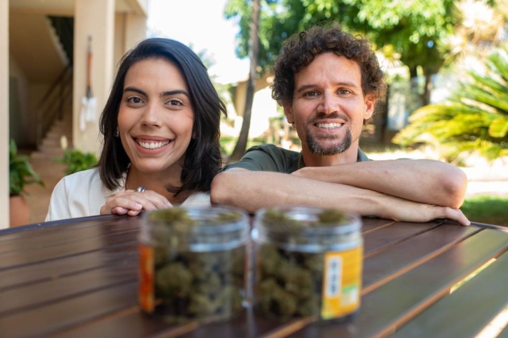 Brasilienses são pioneiros na importação da flor de cannabis para fim medicinal no país