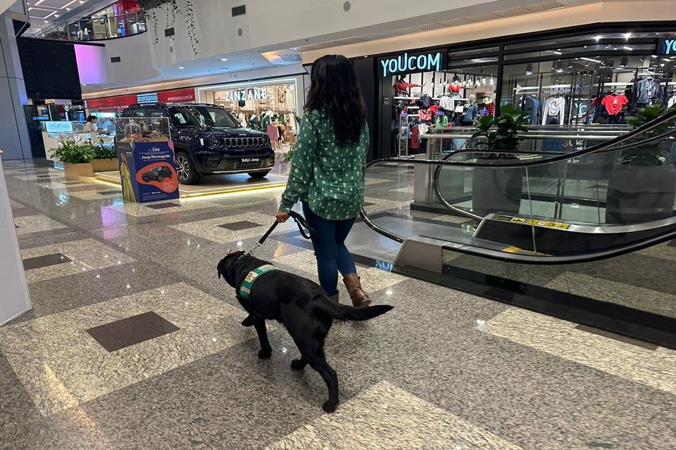 Priscila Debatista no shopping com Filó