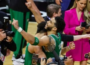 Com cesta milagrosa no fim, Celtics batem Heat e forçam jogo 7