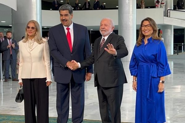 Imagem colorida mostra Lula e Maduro se encontram no Palácio do Planalto - Metrópoles